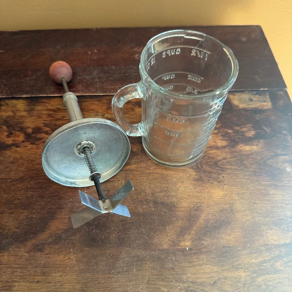 Vintage PAMCO Manual Nut Chopper & Measuring Cup Glass Metal Food‎ Chopper